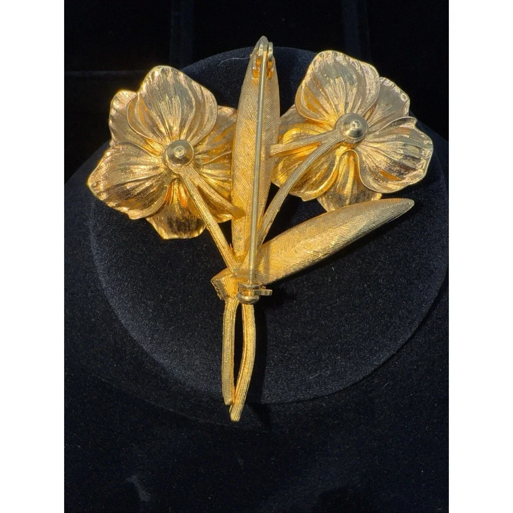 Stunning Gold Tone Double Flower Brooch / Pin Vintage